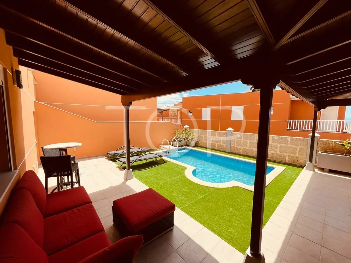 villa-los-cristianos-pool-tenerife-1