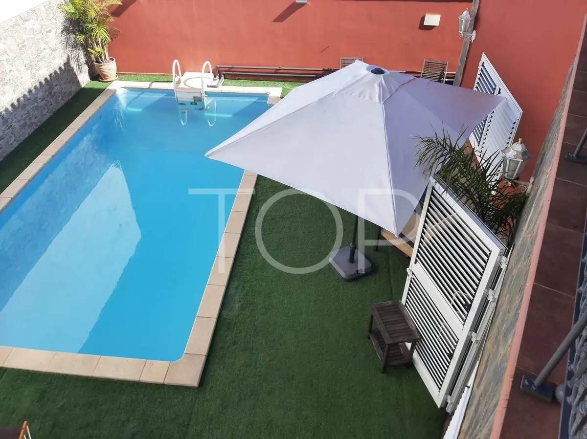 Einfamilienhaus-Terrasse-und-Pool-Los-Realejos-Teneriffa-2