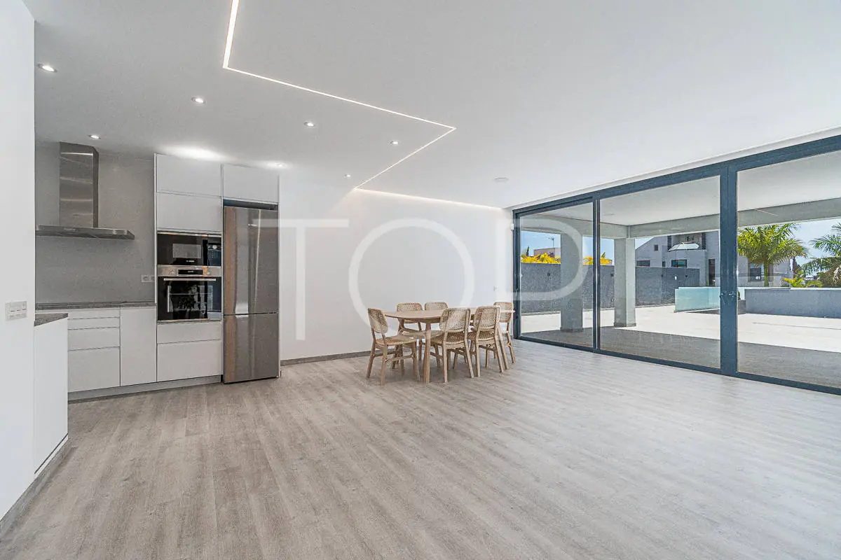 Villa-El-Madroñal-Kitchen-Diningroom-Tenerife-1