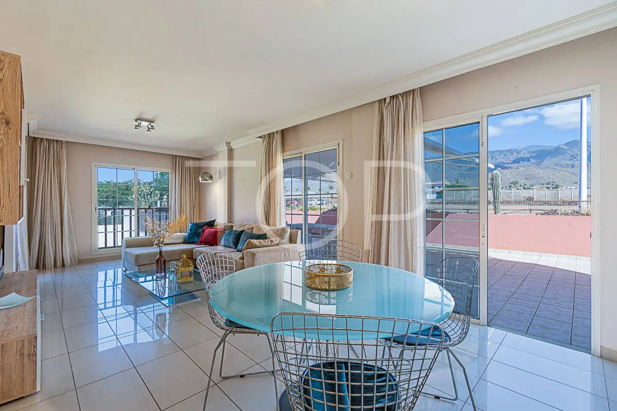 Apartament-El-Duque-Dining-Livingroom-Tenerife-1