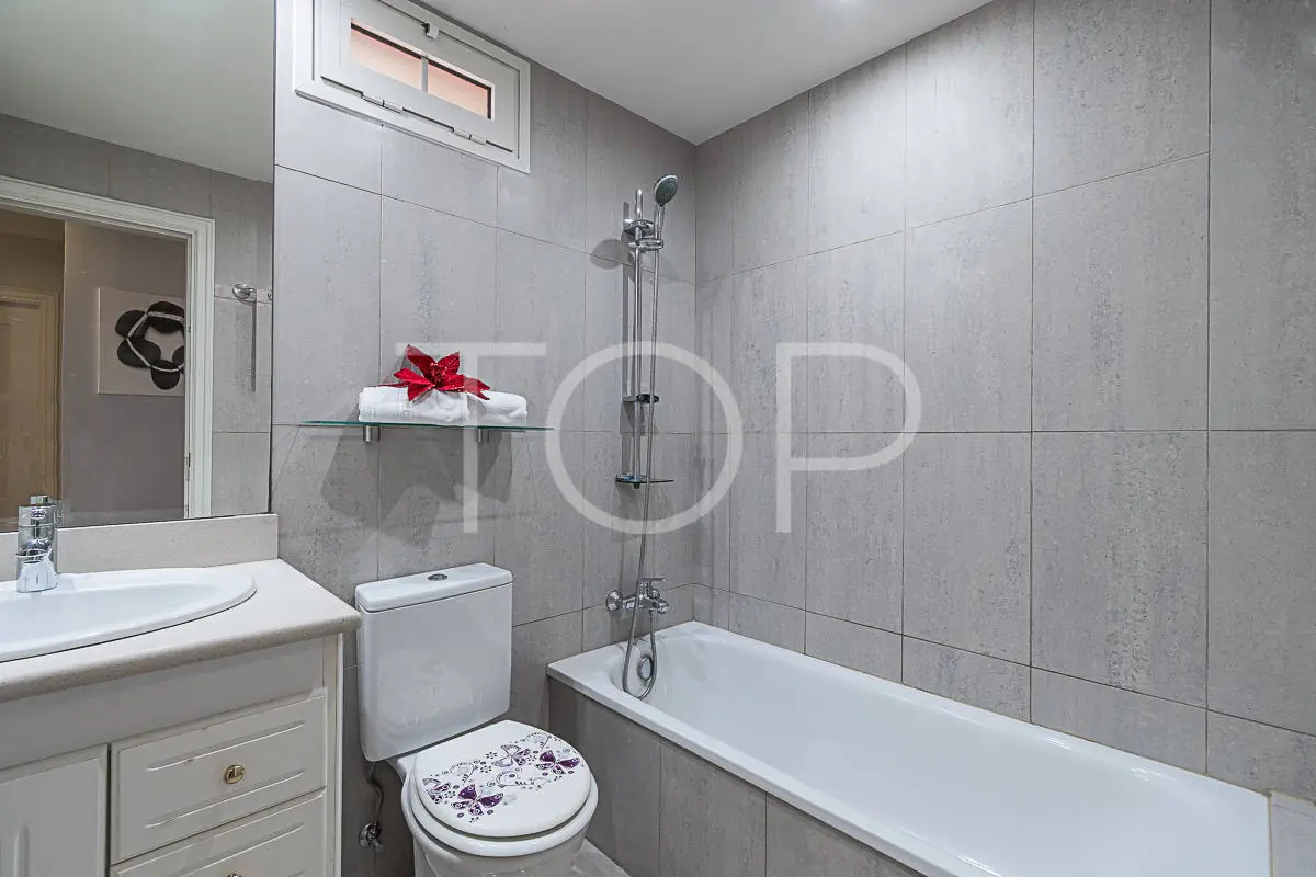 Apartament-El-Duque-Bathroom-Tenerife