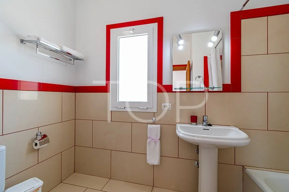 Villa-Property-Bathroom-Playa-Paraiso-Tenerife-6