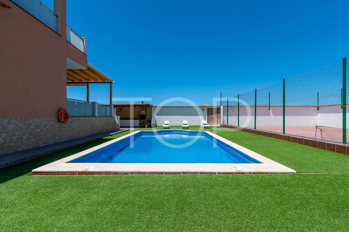 Villa-Property-Pool-Playa-Paraiso-Tenerife-2