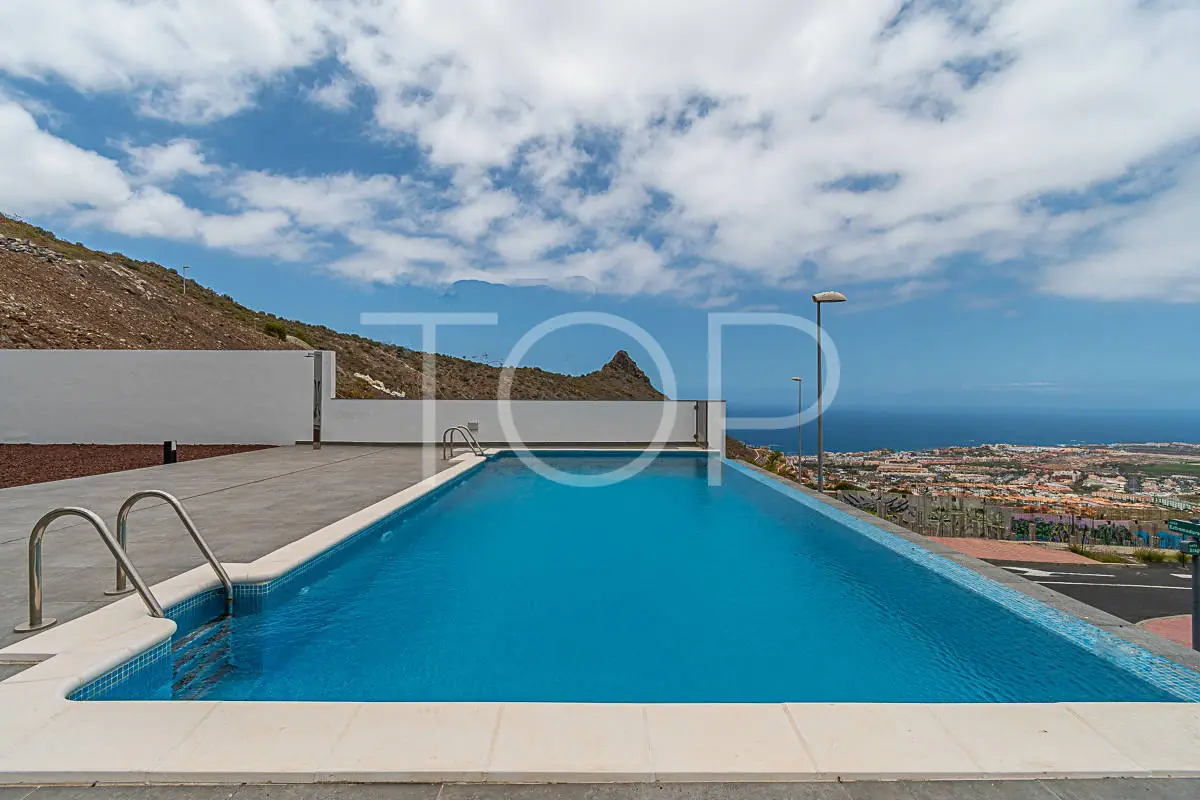 Villa-Roque-del-Conde-Swimmingpool-Tenerife-3