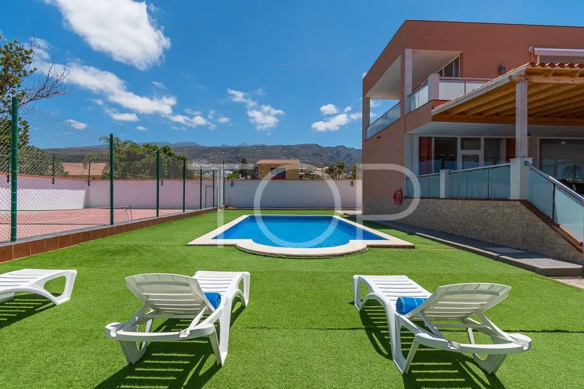 Villa-Property-Pool-Playa-Paraiso-Tenerife-1