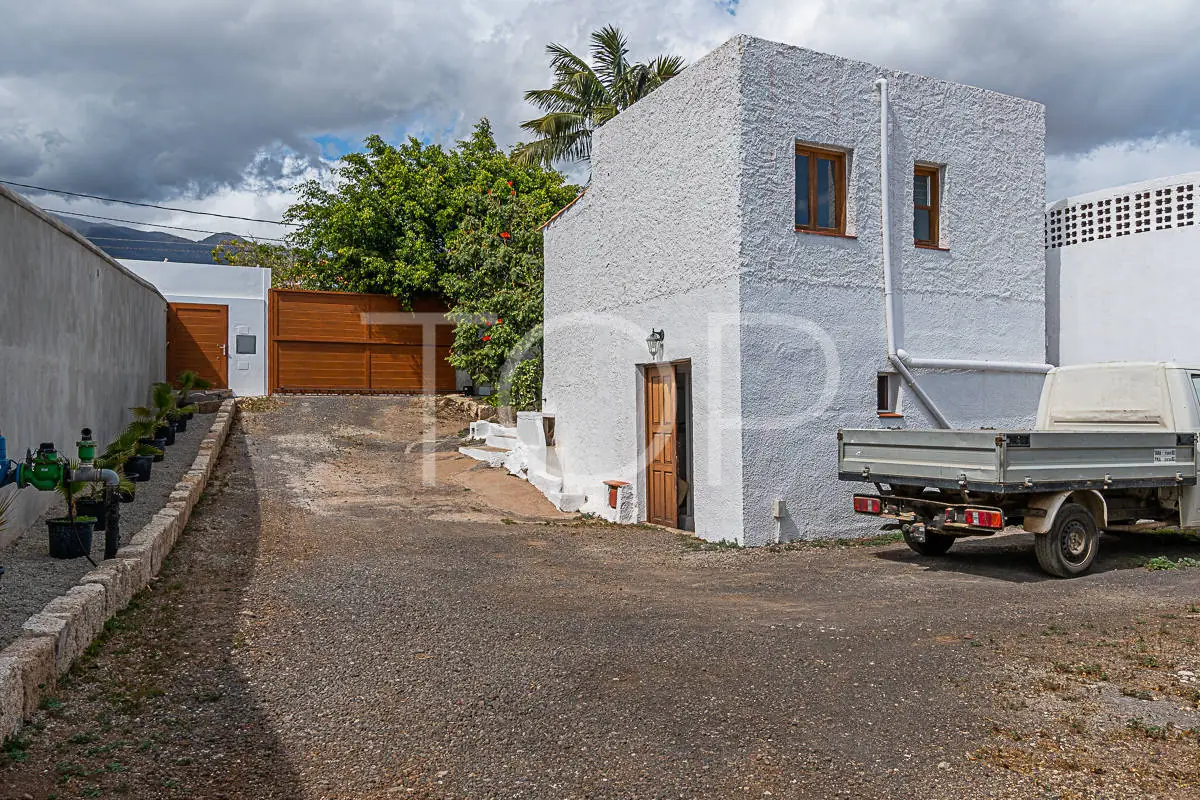 House-Güímar-Entry-Tenerife-1