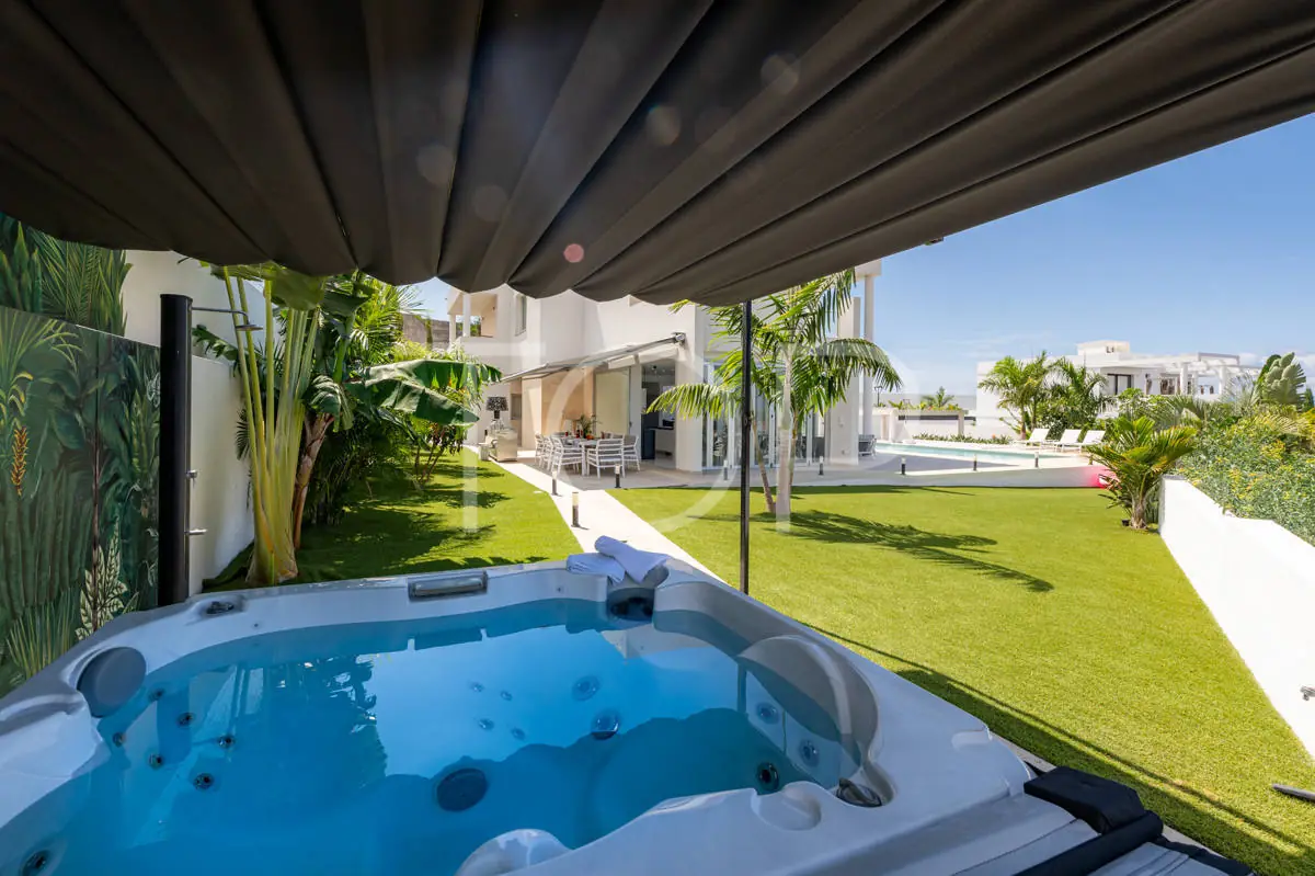 Villa-Playa-Paraiso-Outdoor-Area-Tenerife-7