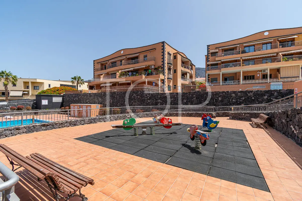 Doppelhaushälfte-El-Galeón-Spielplatz-Teneriffa