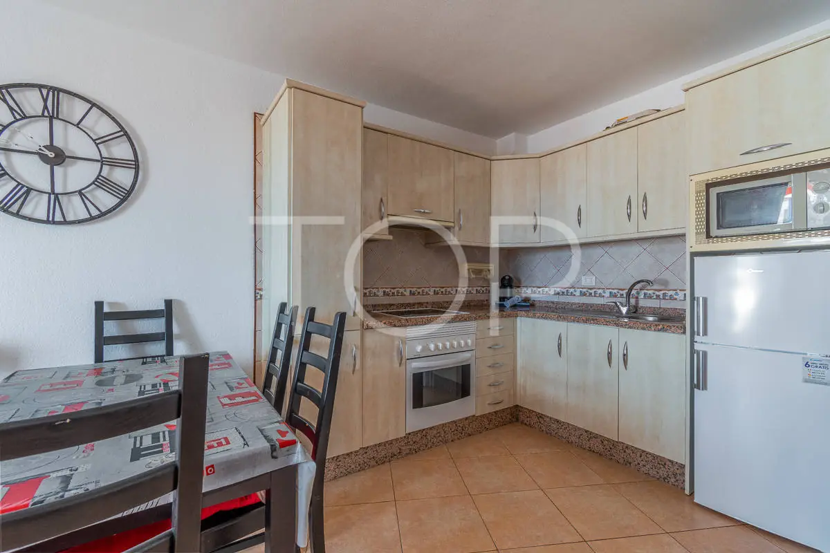 Apartment-Los-Cristianos-Kitchen-Tenerife-2