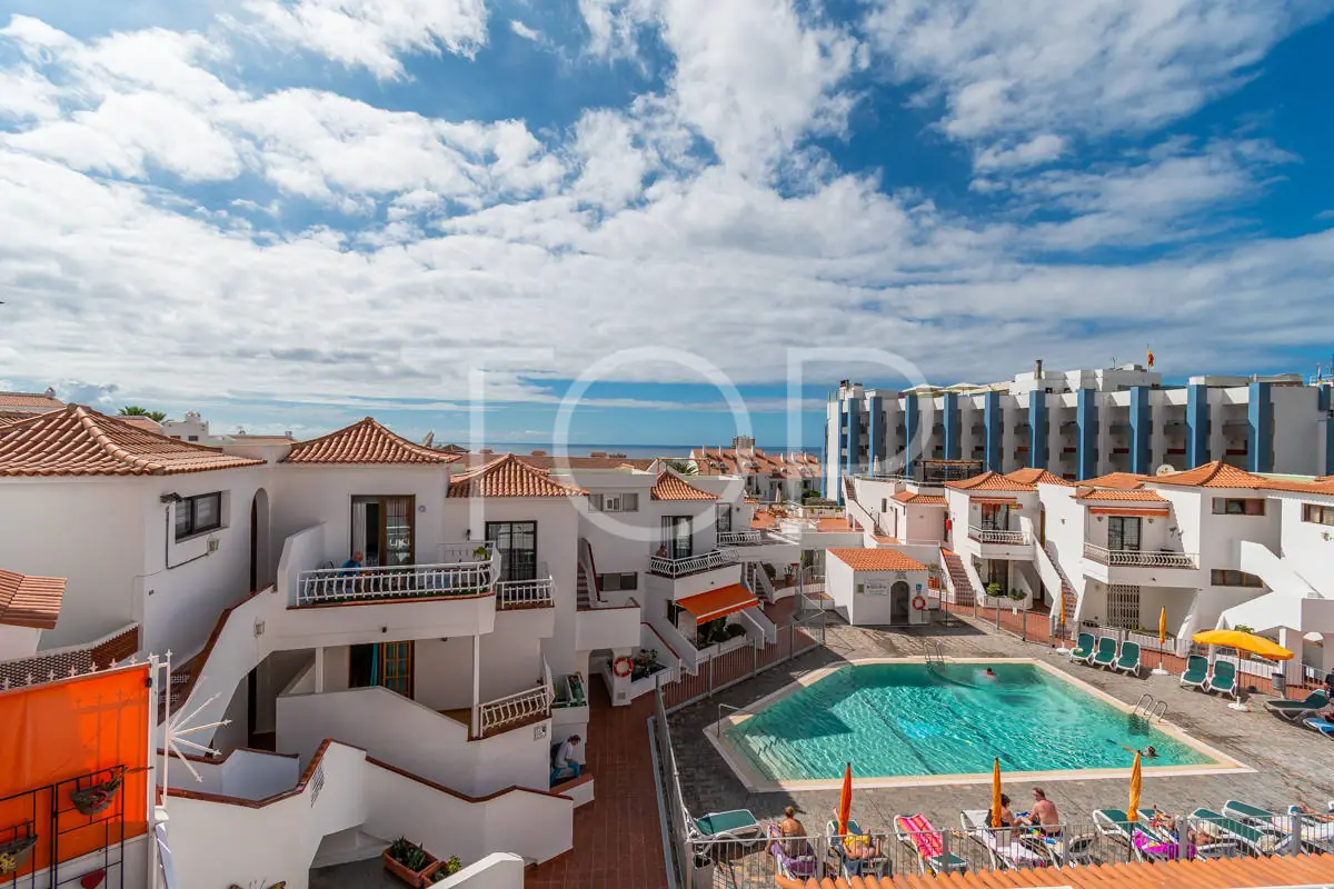 Apartment-Los-Cristianos-Swimmingpool-Tenerife-2