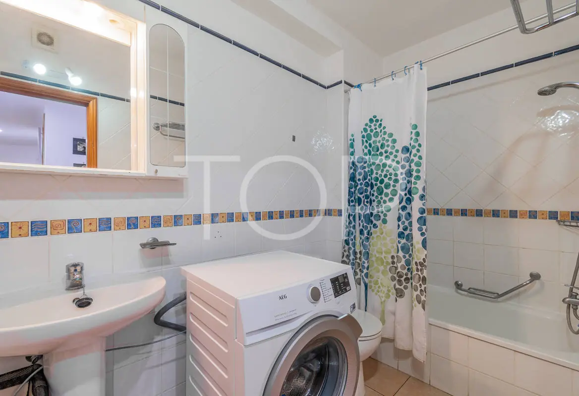 Apartment-Los-Cristianos-Bathroom-Tenerife-2